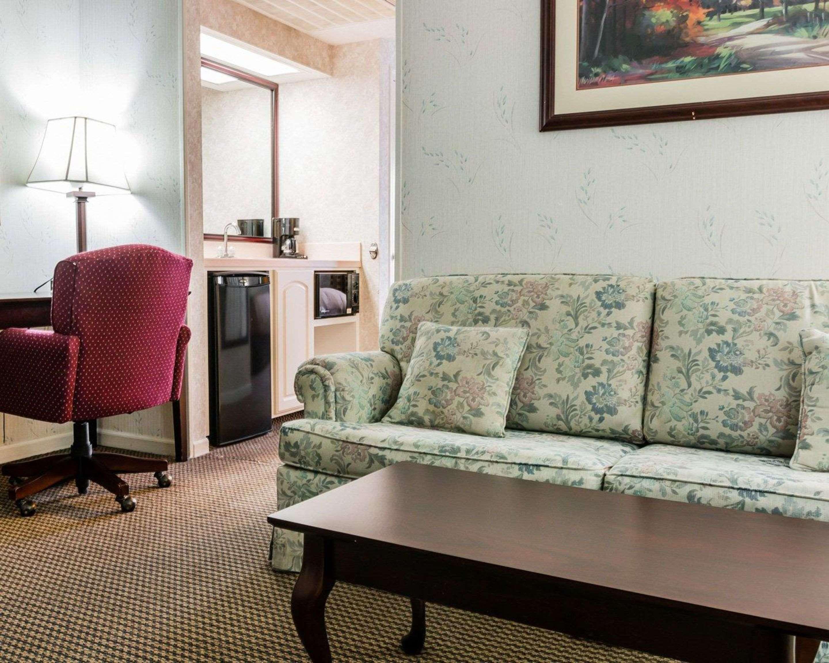 Econo Lodge & Suites Cascade Bagian luar foto