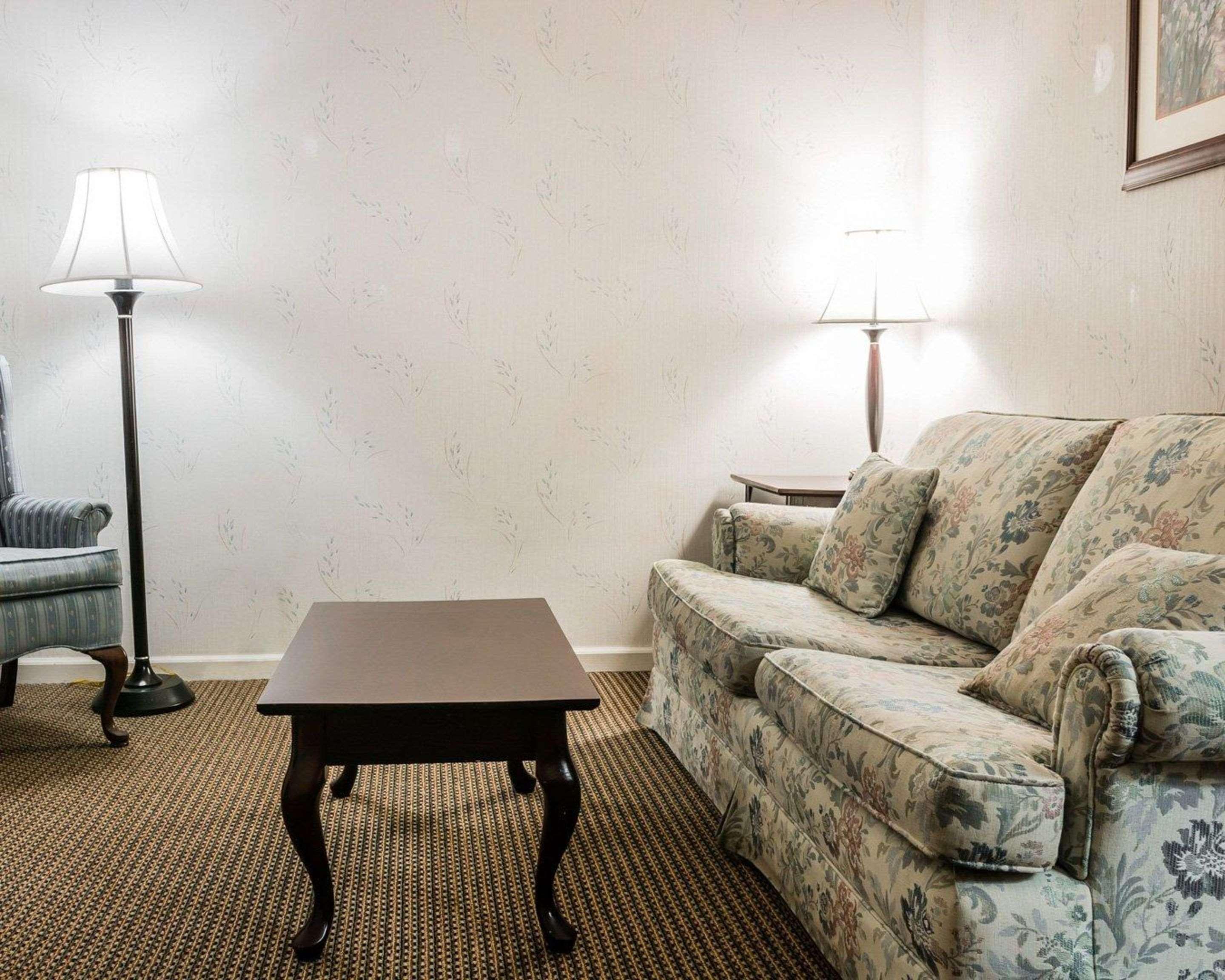 Econo Lodge & Suites Cascade Bagian luar foto