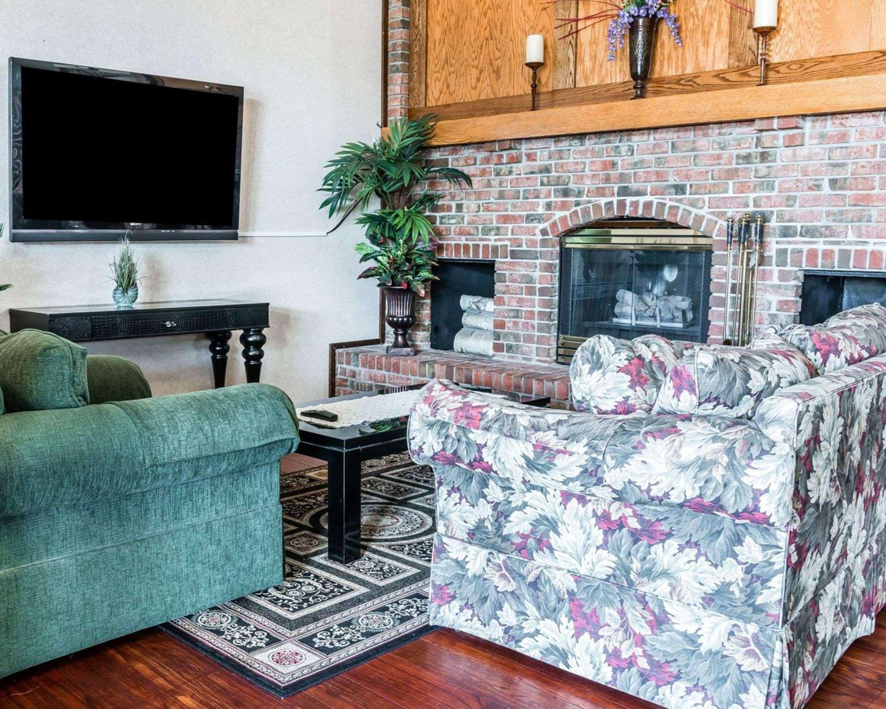 Econo Lodge & Suites Cascade Bagian luar foto